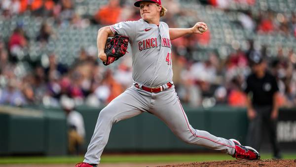 Reds overcome nearly 2-hour rain delay to beat Orioles; Rookie Andrew Abbott remains undefeated
