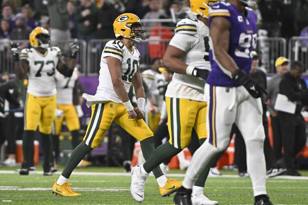 Jordan Love, Packers roll over Vikings to keep playoff hopes alive