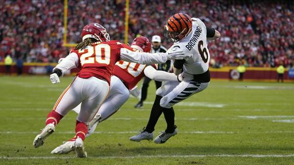Bengals eliminated from playoffs following loss at Chiefs; Kansas City clinches AFC West